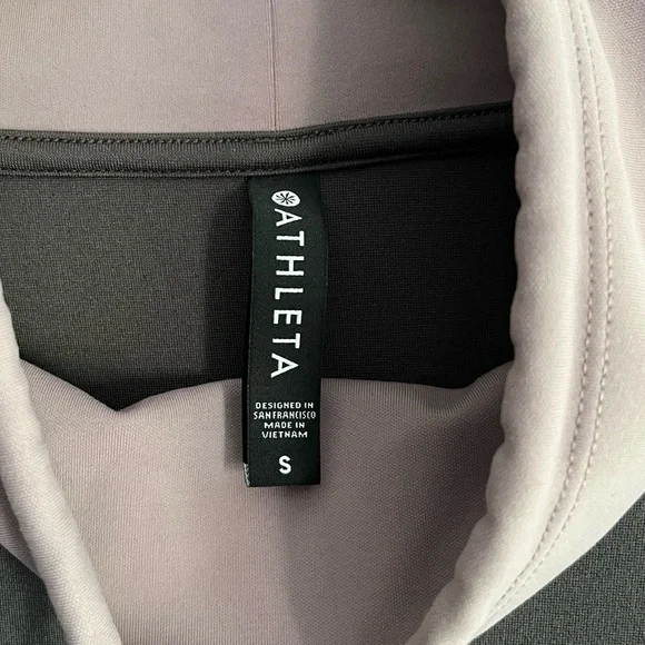 Athleta Gray and Pink Oversized Turtleneck Sweatshirt size Small - Picture 4 of 9